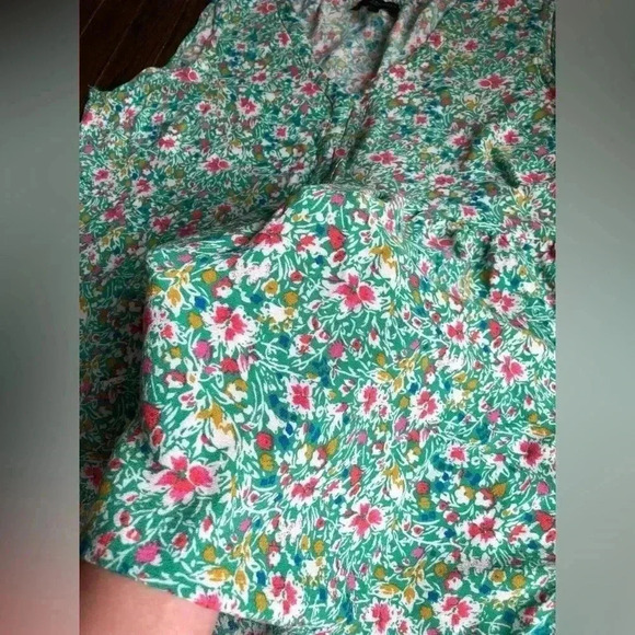 Cynthia Rowley Women’s 1X Bright Green Ruffled Floral V-Neck Sleeveless Blouse - Picture 6 of 10